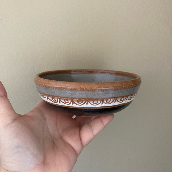 2 Tonala Mexican Pottery Bowls, marked by the maker, grey, tan, cream, brown - Picture 2 of 8